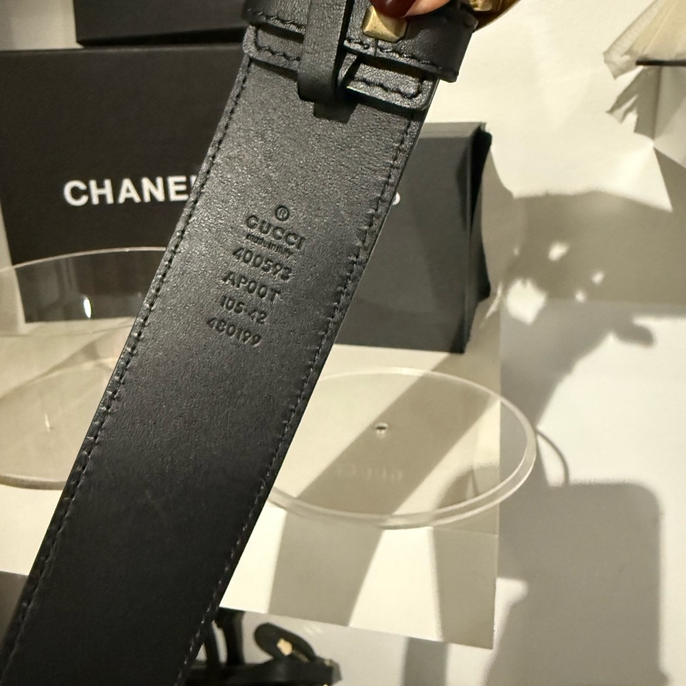Gucci Black Belt with Gold GG Emblem - Picture 2 of 2